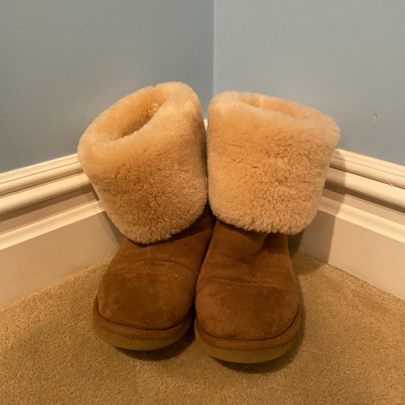 UGG Classic brown y’all size 9 winter boots - Picture 1 of 6